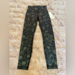 Lululemon Wunder Train HR Tight 25” - Foil - NWT - Black